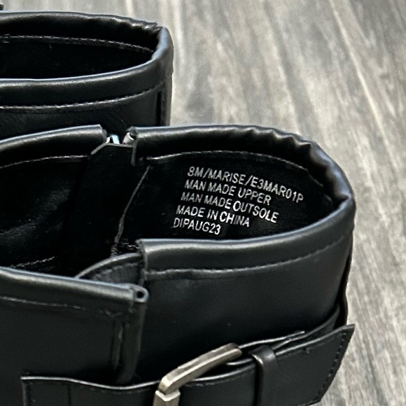 Esprit Black faux Leather Ankle Boots Sz 8 low heel - Picture 7 of 7